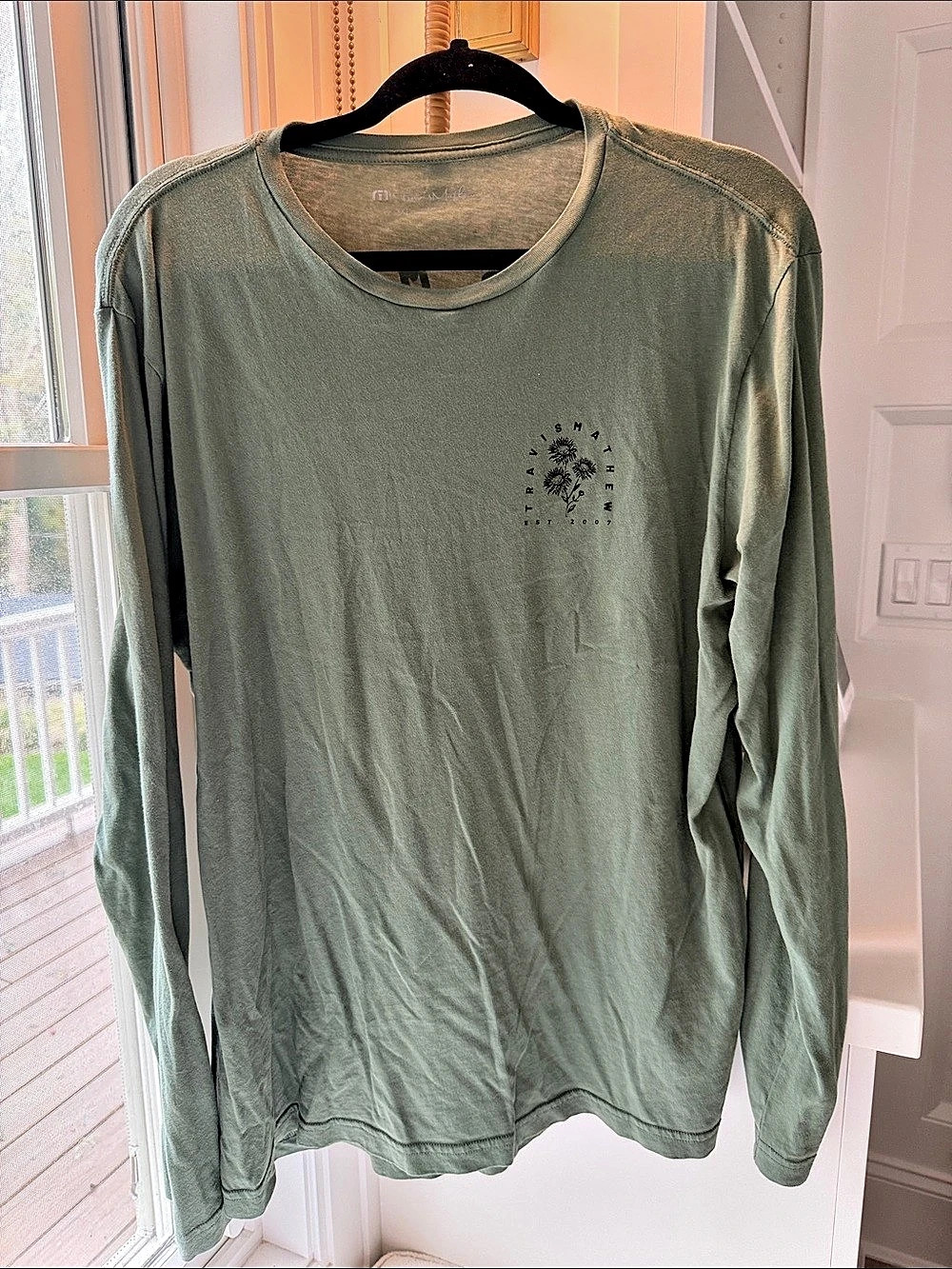 Travis Mathew Long Sleeve Graphic Tee in Green XL Like New